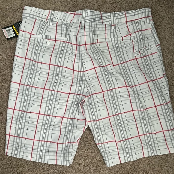 Men’s Under Armor golf shorts - Picture 2 of 2